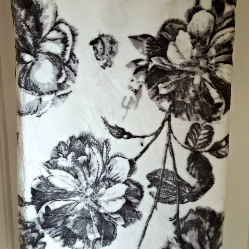 NEW! TOILE FLORAL ULTRA PLUSH THROW BLANKET